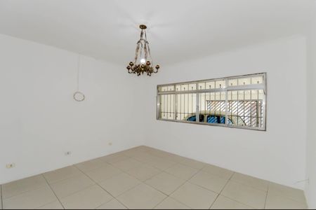 Casa à venda com 223m², 4 quartos e 3 vagasSala