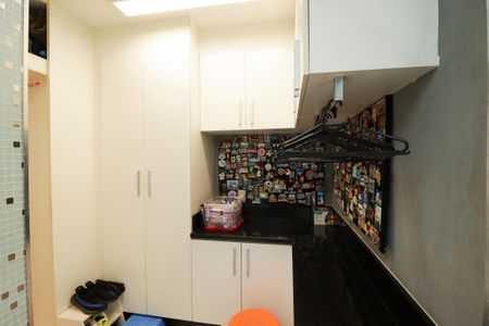 Apartamento à venda com 110m², 3 quartos e 2 vagas Apartamento à venda com 110m², 3 quartos e 2 vagasCozinha e Área de Serviço