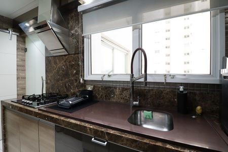 Apartamento à venda com 110m², 3 quartos e 2 vagas Apartamento à venda com 110m², 3 quartos e 2 vagasCozinha e Área de Serviço