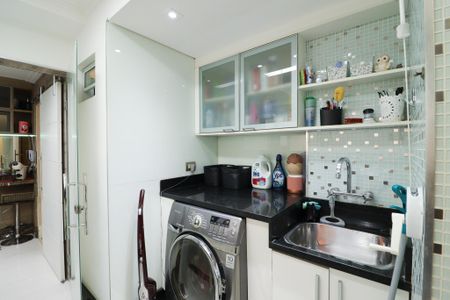 Apartamento à venda com 110m², 3 quartos e 2 vagas Apartamento à venda com 110m², 3 quartos e 2 vagasCozinha e Área de Serviço