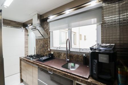 Apartamento à venda com 110m², 3 quartos e 2 vagas Apartamento à venda com 110m², 3 quartos e 2 vagasCozinha e Área de Serviço