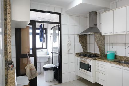 Apartamento à venda com 196m², 4 quartos e 6 vagasCozinha