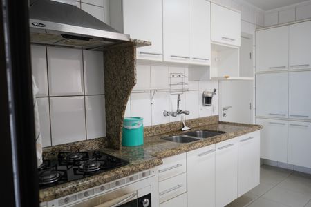 Apartamento à venda com 196m², 4 quartos e 6 vagasCozinha