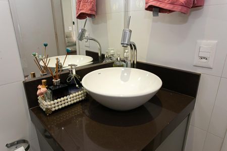 Apartamento à venda com 82m², 3 quartos e 2 vagas Apartamento à venda com 82m², 3 quartos e 2 vagasBanheiro Social