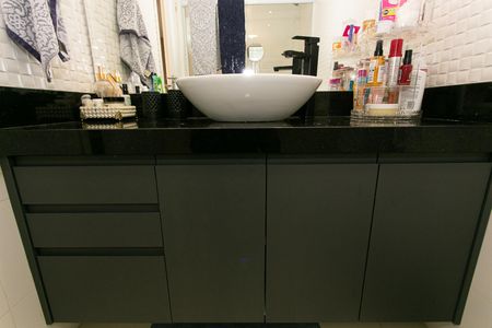 Apartamento à venda com 82m², 3 quartos e 2 vagas Apartamento à venda com 82m², 3 quartos e 2 vagasBanheiro da Suíte