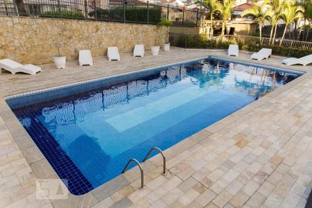 Apartamento à venda com 82m², 3 quartos e 2 vagas Apartamento à venda com 82m², 3 quartos e 2 vagasÁrea comum - Piscina 1