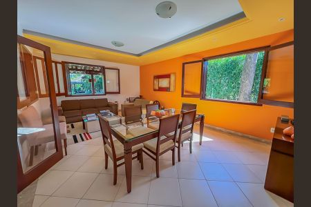 Casa de condomínio à venda com 800m², 5 quartos e 4 vagas Casa de condomínio à venda com 800m², 5 quartos e 4 vagasSala