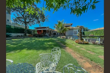 Casa de condomínio à venda com 800m², 5 quartos e 4 vagas Casa de condomínio à venda com 800m², 5 quartos e 4 vagasÁrea Externa