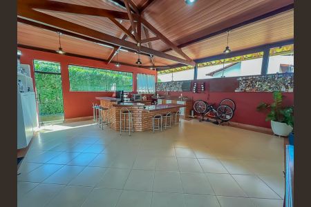 Casa de condomínio à venda com 800m², 5 quartos e 4 vagas Casa de condomínio à venda com 800m², 5 quartos e 4 vagasÁrea Externa