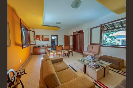 Casa de condomínio à venda com 800m², 5 quartos e 4 vagas Casa de condomínio à venda com 800m², 5 quartos e 4 vagasSala