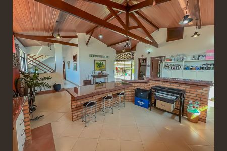 Casa de condomínio à venda com 800m², 5 quartos e 4 vagas Casa de condomínio à venda com 800m², 5 quartos e 4 vagasÁrea Externa