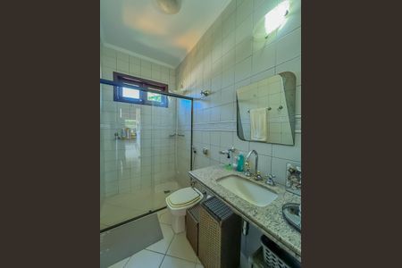 Casa de condomínio à venda com 800m², 5 quartos e 4 vagas Casa de condomínio à venda com 800m², 5 quartos e 4 vagasBanheiro Suíte