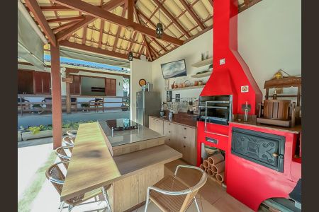 Casa de condomínio à venda com 800m², 5 quartos e 4 vagas Casa de condomínio à venda com 800m², 5 quartos e 4 vagasÁrea Externa