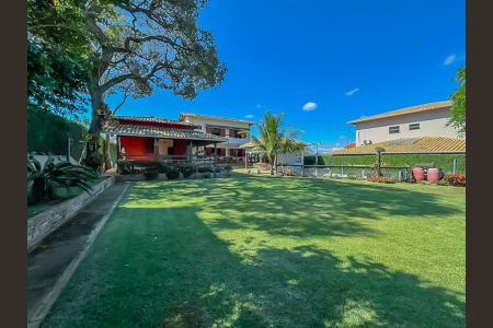 Casa de condomínio à venda com 800m², 5 quartos e 4 vagas Casa de condomínio à venda com 800m², 5 quartos e 4 vagasÁrea Externa