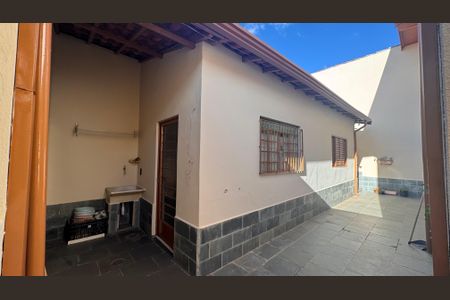 Casa para alugar com 110m², 3 quartos e 3 vagasQuintal