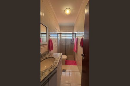 Casa para alugar com 110m², 3 quartos e 3 vagasBanheiro 1