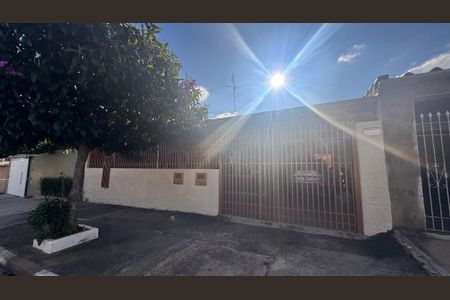 Casa para alugar com 110m², 3 quartos e 3 vagasFachada