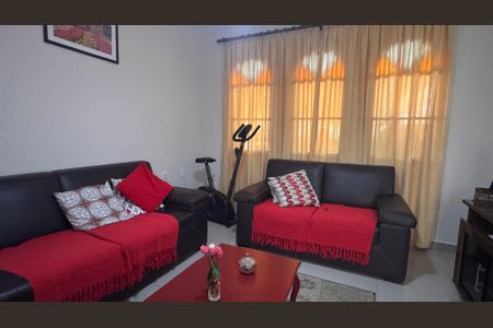 Casa para alugar com 110m², 3 quartos e 3 vagasSala