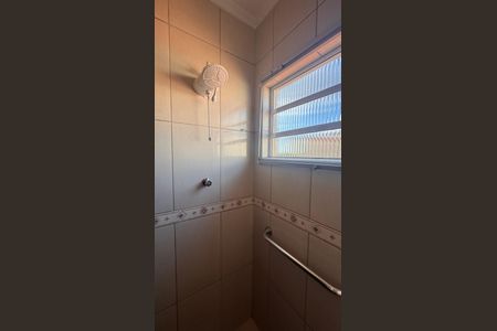 Casa para alugar com 110m², 3 quartos e 3 vagasBanheiro 1