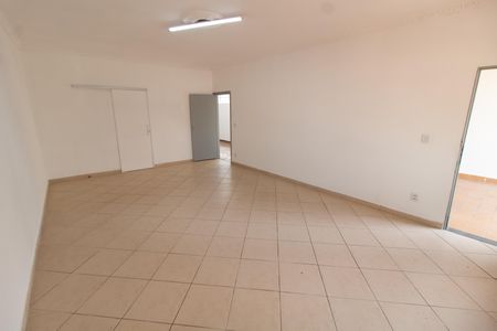Casa para alugar com 191m², 4 quartos e 3 vagas Casa para alugar com 191m², 4 quartos e 3 vagasSala