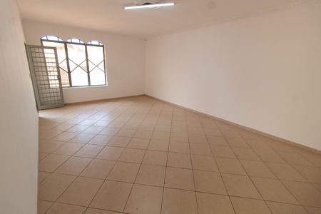 Casa para alugar com 191m², 4 quartos e 3 vagas Casa para alugar com 191m², 4 quartos e 3 vagasSala