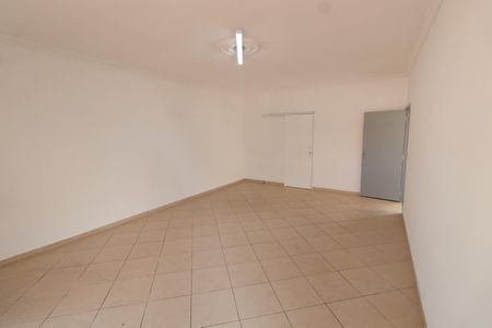 Casa para alugar com 191m², 4 quartos e 3 vagas Casa para alugar com 191m², 4 quartos e 3 vagasSala