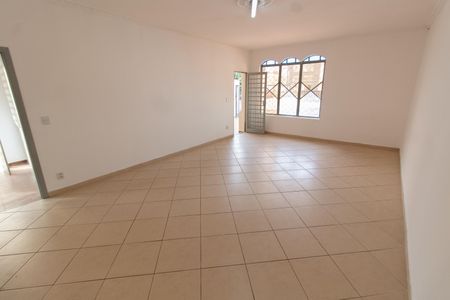 Casa para alugar com 191m², 4 quartos e 3 vagas Casa para alugar com 191m², 4 quartos e 3 vagasSala