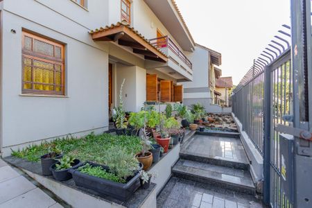 Casa à venda com 270m², 3 quartos e 2 vagas Casa à venda com 270m², 3 quartos e 2 vagasJardim