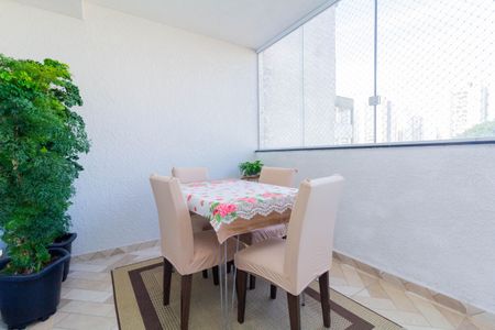 Apartamento à venda com 63m², 2 quartos e 1 vagaVaranda e Área de Serviço