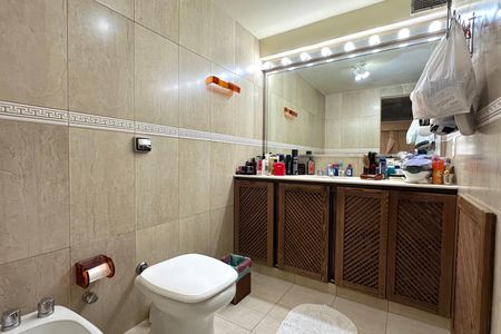 Apartamento à venda com 313m², 4 quartos e 4 vagasBanheiro da Suíte