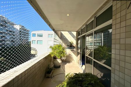 Apartamento à venda com 313m², 4 quartos e 4 vagasVaranda da Sala