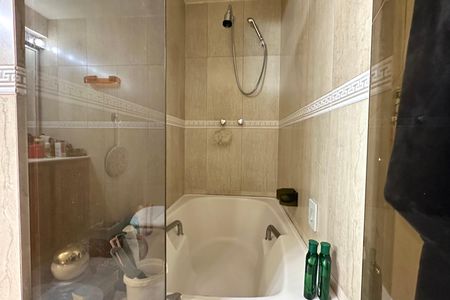 Apartamento à venda com 313m², 4 quartos e 4 vagasBanheiro da Suíte