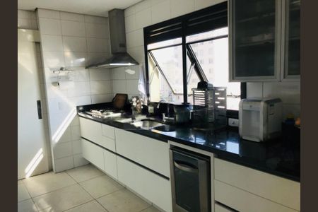 Apartamento à venda com 272m², 3 quartos e 4 vagas