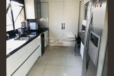 Apartamento à venda com 272m², 3 quartos e 4 vagas