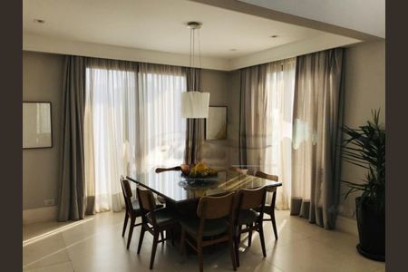Apartamento à venda com 272m², 3 quartos e 4 vagas