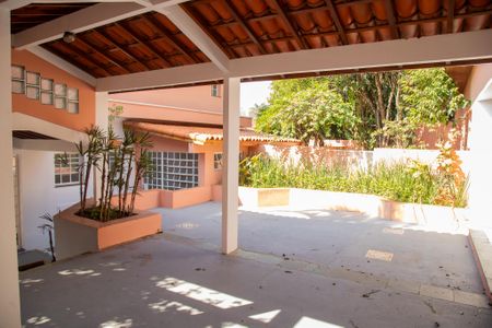 Casa à venda com 404m², 4 quartos e 4 vagas Casa à venda com 404m², 4 quartos e 4 vagasQuintal