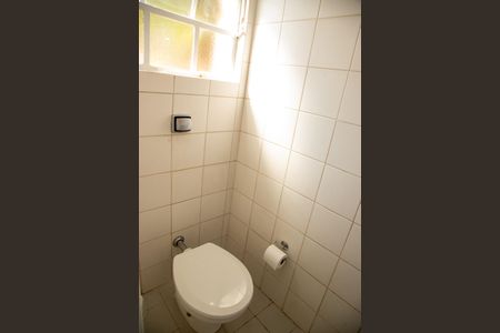 Casa à venda com 404m², 4 quartos e 4 vagas Casa à venda com 404m², 4 quartos e 4 vagasBanheiro de Serviço