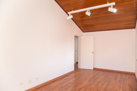 Casa à venda com 404m², 4 quartos e 4 vagas Casa à venda com 404m², 4 quartos e 4 vagasQuarto 2