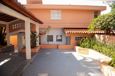 Casa à venda com 404m², 4 quartos e 4 vagas Casa à venda com 404m², 4 quartos e 4 vagasQuintal