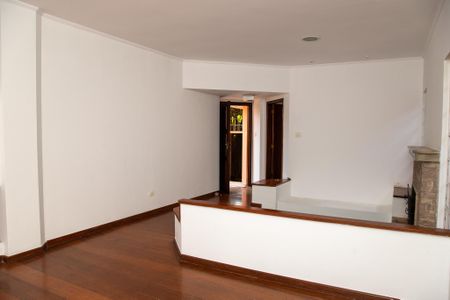 Casa à venda com 404m², 4 quartos e 4 vagas Casa à venda com 404m², 4 quartos e 4 vagasSala