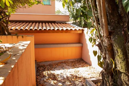 Casa à venda com 404m², 4 quartos e 4 vagas Casa à venda com 404m², 4 quartos e 4 vagasJardim