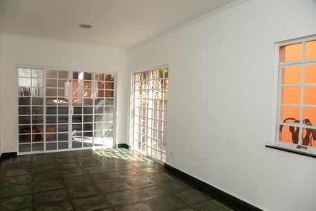 Casa à venda com 404m², 4 quartos e 4 vagas Casa à venda com 404m², 4 quartos e 4 vagasSala