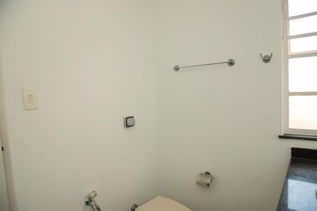 Casa à venda com 404m², 4 quartos e 4 vagas Casa à venda com 404m², 4 quartos e 4 vagasBanheiro Social