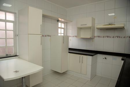 Casa à venda com 404m², 4 quartos e 4 vagas Casa à venda com 404m², 4 quartos e 4 vagasCozinha