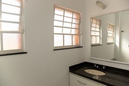 Casa à venda com 404m², 4 quartos e 4 vagas Casa à venda com 404m², 4 quartos e 4 vagasBanheiro da Suíte 1