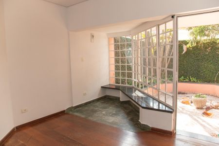 Casa à venda com 404m², 4 quartos e 4 vagas Casa à venda com 404m², 4 quartos e 4 vagasQuarto 1