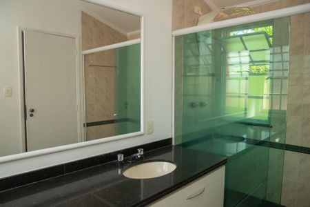 Casa à venda com 404m², 4 quartos e 4 vagas Casa à venda com 404m², 4 quartos e 4 vagasBanheiro Social