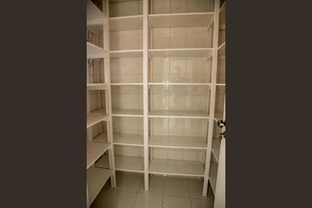 Casa à venda com 404m², 4 quartos e 4 vagas Casa à venda com 404m², 4 quartos e 4 vagasDespensa