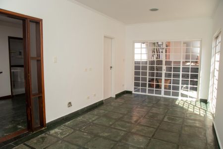 Casa à venda com 404m², 4 quartos e 4 vagas Casa à venda com 404m², 4 quartos e 4 vagasSala