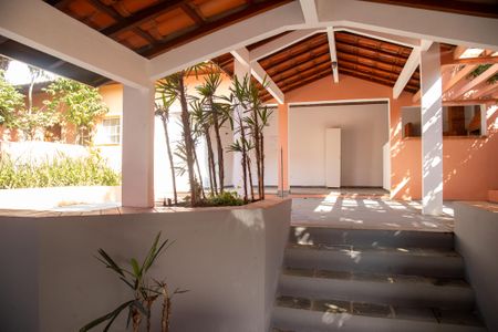 Casa à venda com 404m², 4 quartos e 4 vagas Casa à venda com 404m², 4 quartos e 4 vagasQuintal